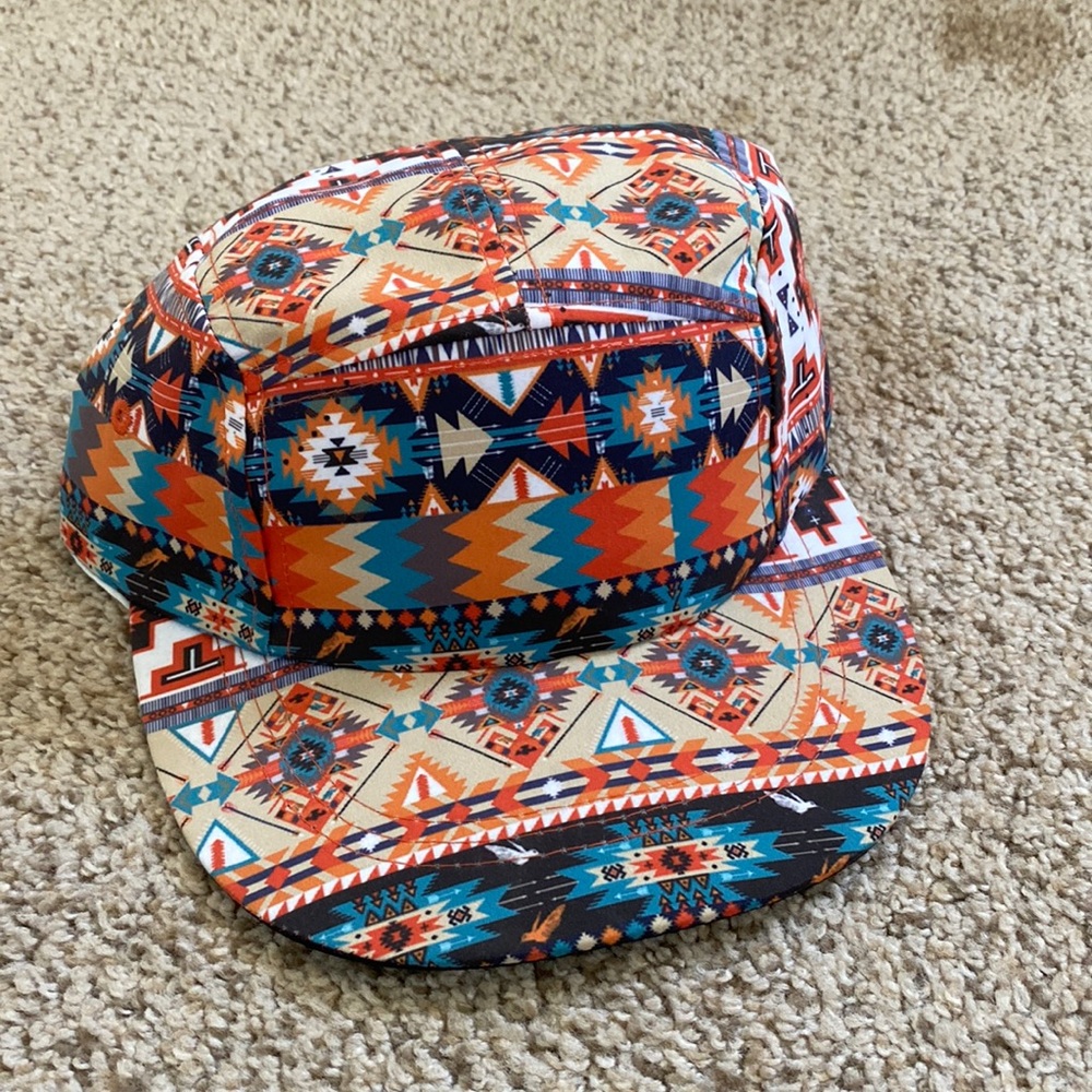 One size fits all. Worn a handful of times. Great condition though!